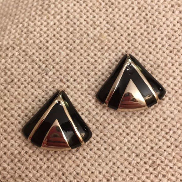 Vintage AVON Triangle Black Enamel Earrings Goldtone 1984 - Picture 7 of 13